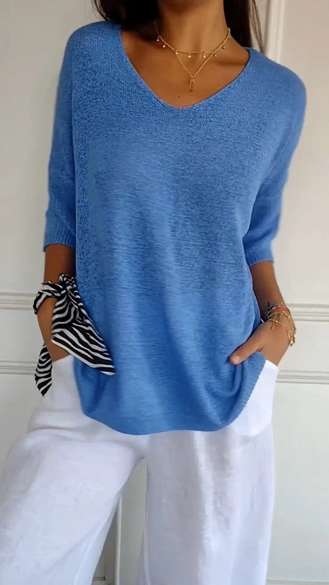 "AuraLuxe V-Neck Knit Top" Belleza & Glamour 