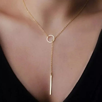 Various delicate necklaces Belleza & Glamour 